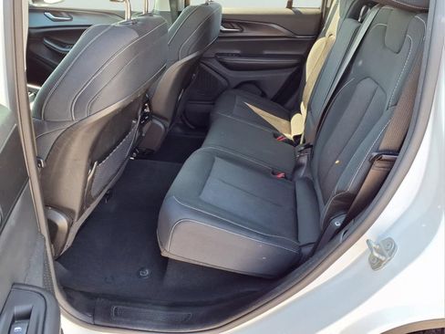 Used 2024 Jeep Grand Cherokee Laredo RWD image 23