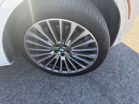 Used 2024 BMW X7 xDrive40i w/ Premium Package image 3