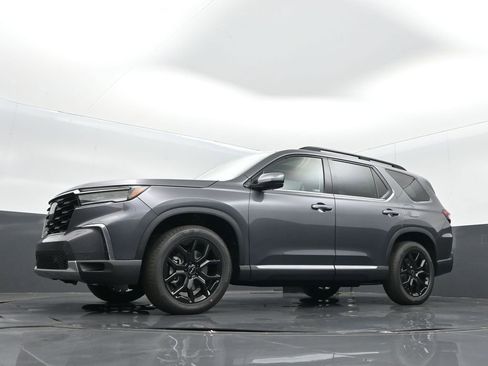 New 2025 Honda Pilot Touring image 11