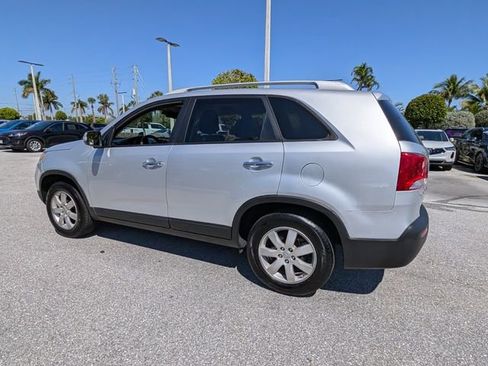 Used 2013 Kia Sorento LX w/ Convenience Pkg image 5
