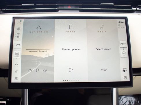 Used 2025 Land Rover Range Rover SE image 22