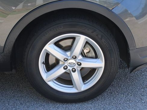 Used 2018 Ford Explorer XLT w/ Equipment Group 202A FWD image 37