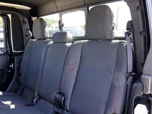 Used 2024 Jeep Gladiator Rubicon w/ Convenience Group AWD/4WD image 25