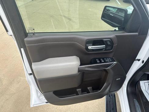 Used 2019 Chevrolet Silverado 1500 LTZ AWD/4WD image 18