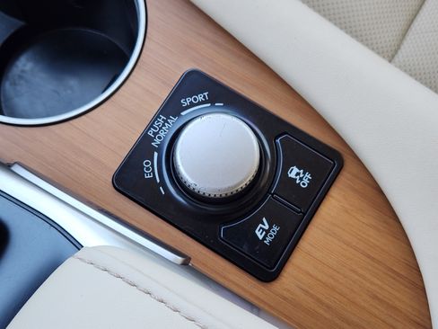 Used 2017 Lexus RX 450h AWD image 25