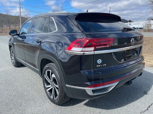 Used 2023 Volkswagen Atlas Cross Sport SEL image 2