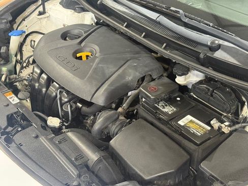 Used 2017 Hyundai Elantra GT FWD image 31