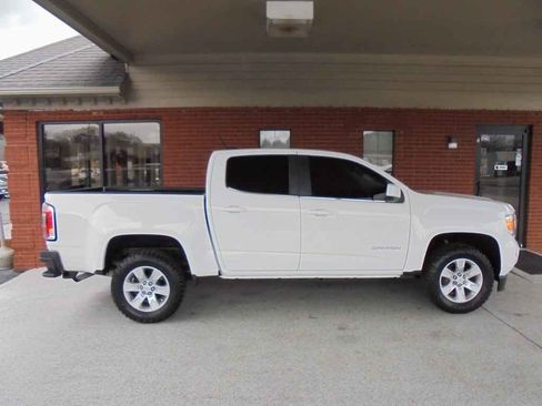 Used 2016 GMC Canyon SLE image 2