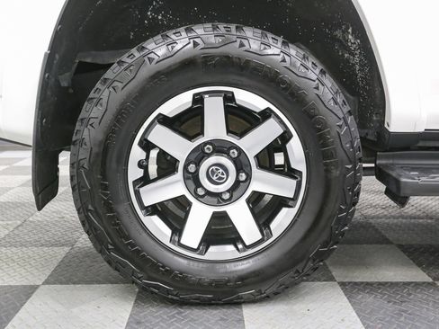 Used 2017 Toyota 4Runner TRD Off-Road Premium image 15
