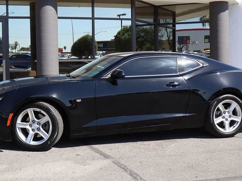 Used 2022 Chevrolet Camaro LT RWD image 4
