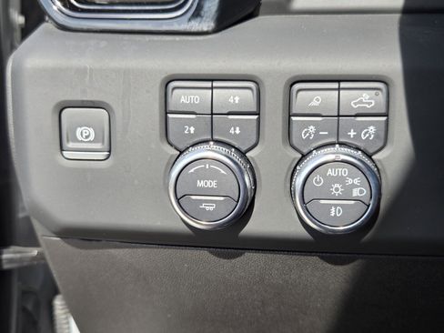 Used 2024 GMC Sierra 2500 AT4X image 22