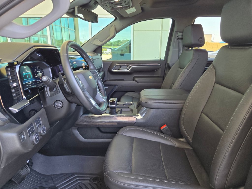 Used 2023 Chevrolet Silverado 1500 LTZ AWD/4WD image 9