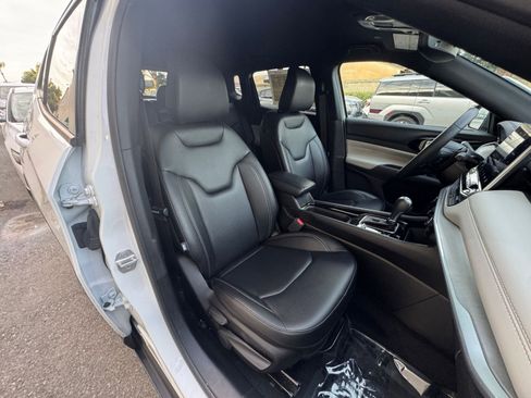 Used 2025 Jeep Compass Limited image 36