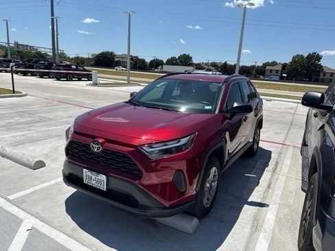 Used 2025 Toyota RAV4 LE AWD/4WD image 2