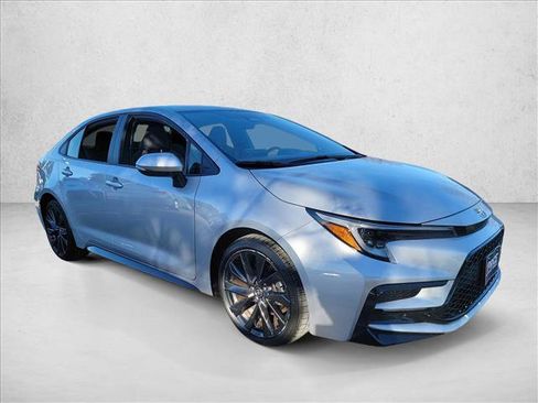 Used 2023 Toyota Corolla SE image 3