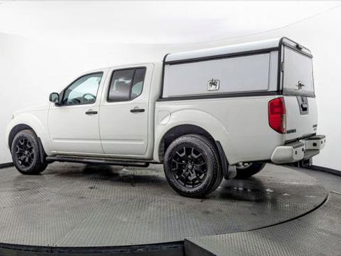 Used 2021 Nissan Frontier SV w/ Midnight Edition Floor Mats AWD/4WD image 6