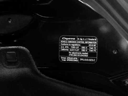 Used 2016 Porsche Cayenne AWD/4WD image 42