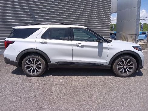 New 2026 Ford Explorer ST-Line RWD image 2