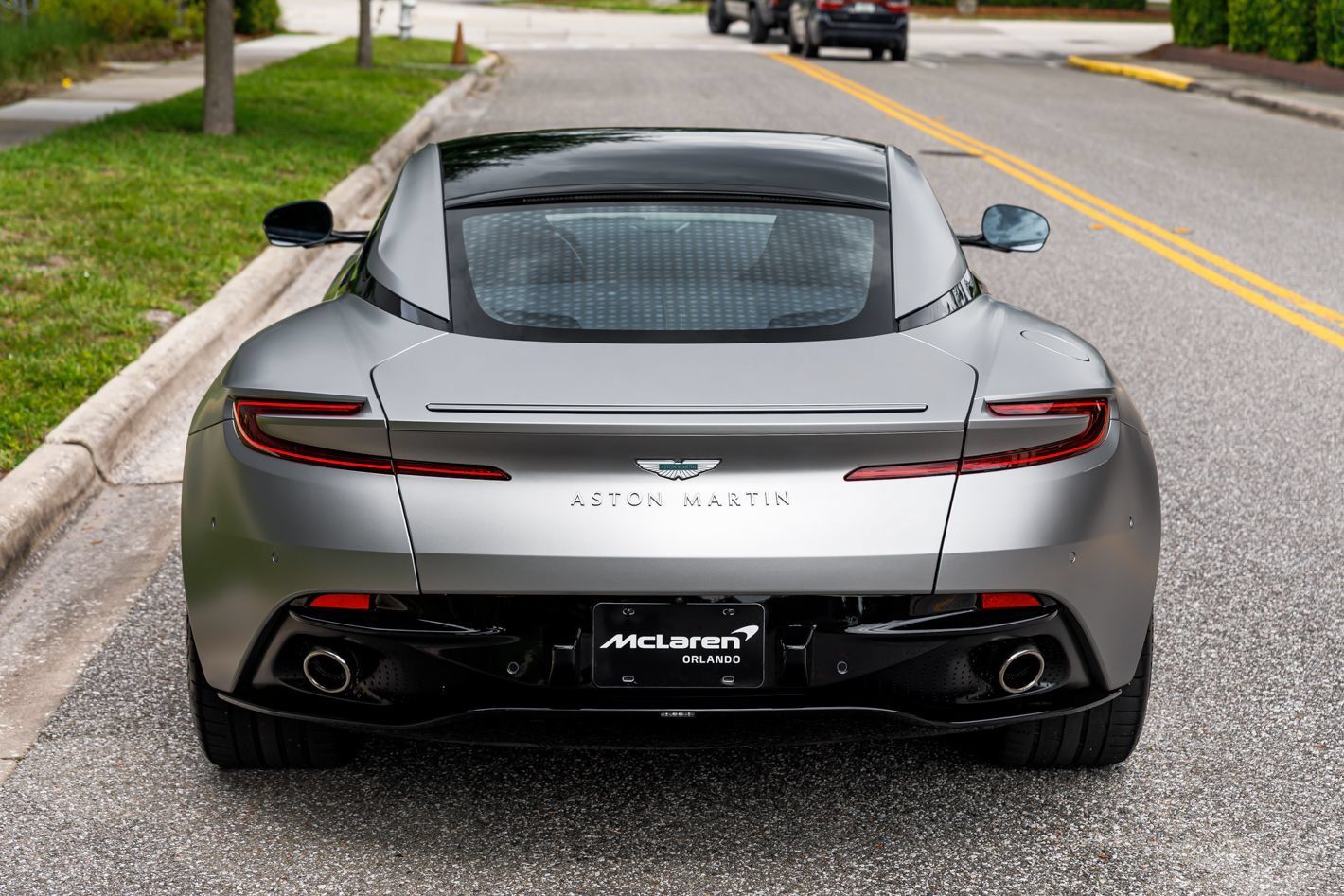 Used 2024 Aston Martin DB12 Coupe RWD image 10