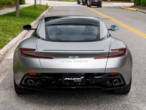 Used 2024 Aston Martin DB12 Coupe RWD image 10