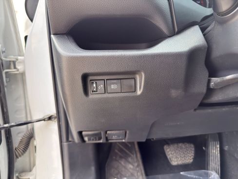 Used 2022 Toyota RAV4 LE FWD image 12