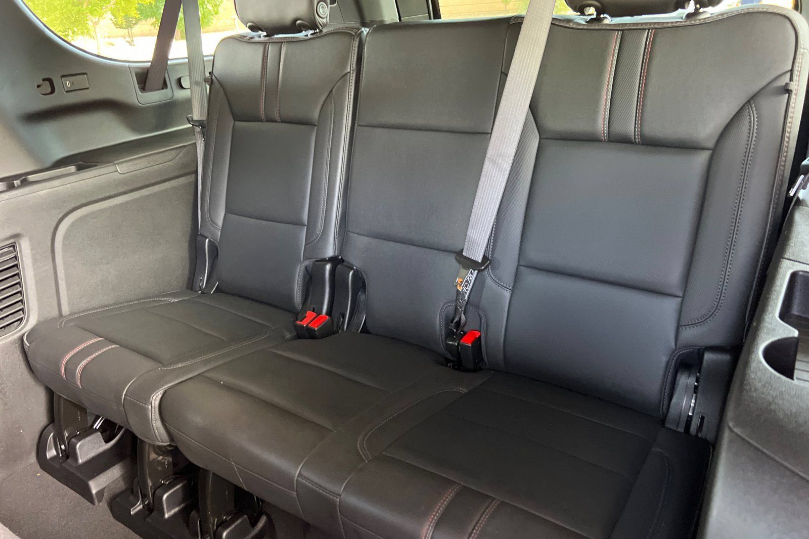 Used 2026 Chevrolet Suburban RST RWD image 24