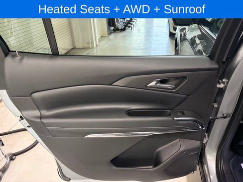 Used 2025 Chevrolet Traverse LT w/ Sun and Wheel Package AWD/4WD image 15