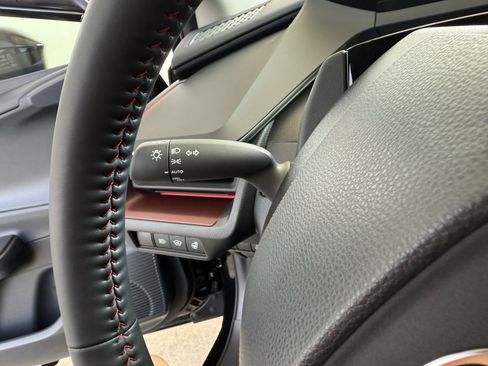 Certified 2025 Toyota Prius Plug-In Hybrid image 13