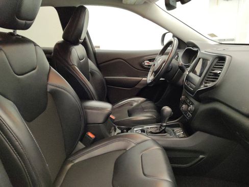 Used 2019 Jeep Cherokee Latitude Plus w/ Comfort/Convenience Group image 21