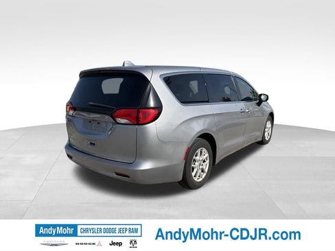 Used 2017 Chrysler Pacifica LX FWD image 7