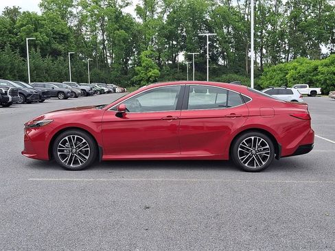Used 2026 Toyota Camry XLE FWD image 7