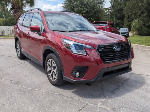 Used 2023 Subaru Forester Premium AWD/4WD image 2