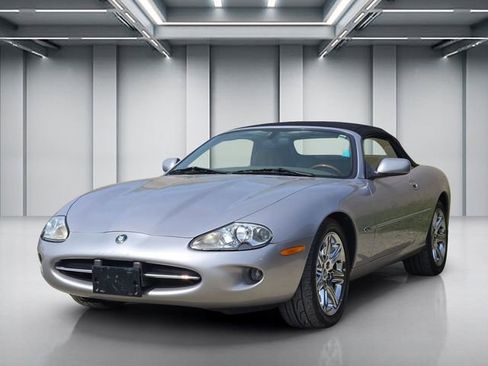 Used 2000 Jaguar XK8 Convertible image 3