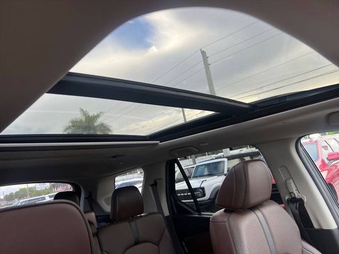Used 2025 Honda Pilot Elite image 16