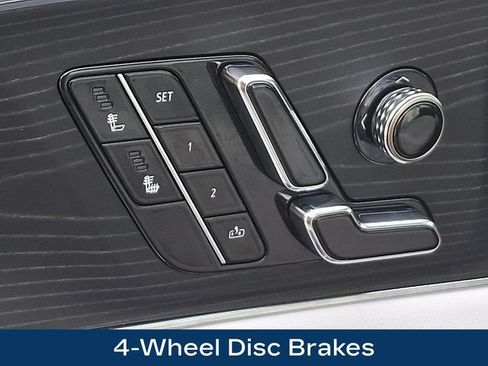 Used 2024 Cadillac Lyriq Luxury AWD/4WD image 17