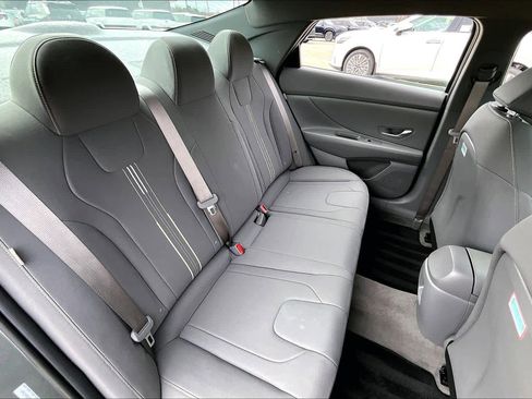 Certified 2025 Hyundai Elantra Sport image 18