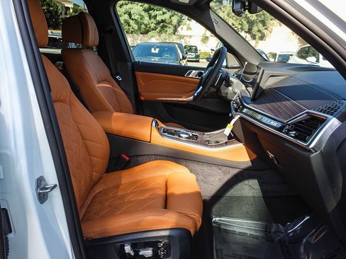 New 2026 BMW X5 xDrive40i w/ Climate Comfort Package image 16