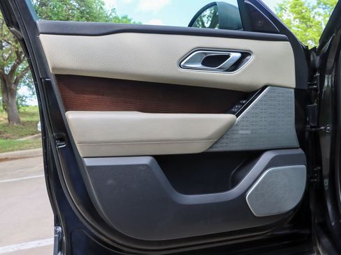 Used 2018 Land Rover Range Rover Velar R-Dynamic SE image 13