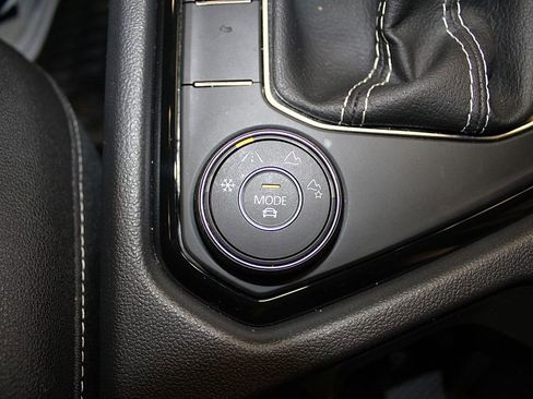 Used 2024 Volkswagen Taos SE AWD/4WD image 22