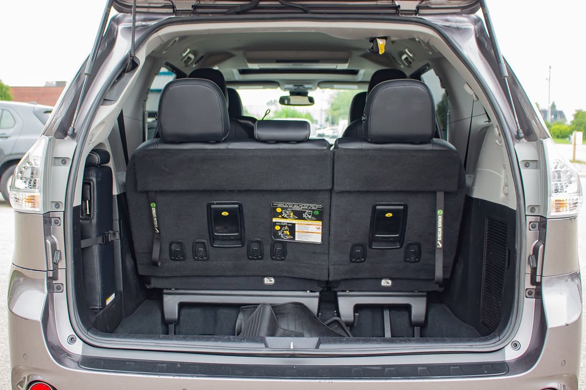 Used 2020 Toyota Sienna SE Premium FWD image 19