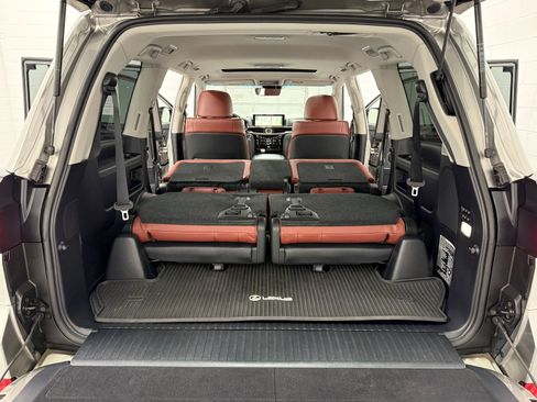 Used 2019 Lexus LX 570 4WD w/ Luxury Package image 39