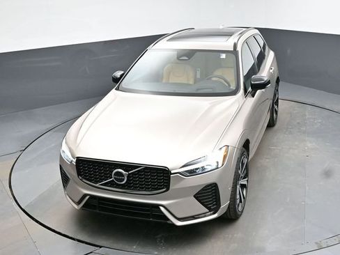 Used 2023 Volvo XC60 B5 Ultimate w/ Protection Package Premier image 39