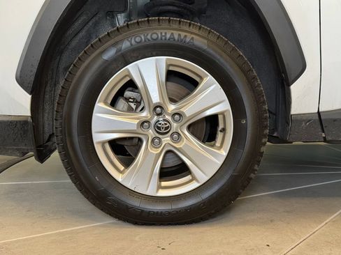 Used 2021 Toyota RAV4 XLE AWD/4WD image 25