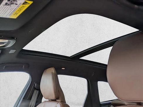 Used 2022 Volvo XC60 B5 Inscription image 16