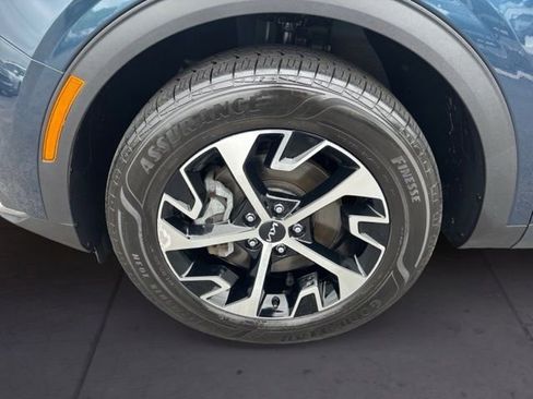 Certified 2023 Kia Sportage EX w/ EX Premium Package AWD/4WD image 9