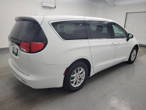 Used 2017 Chrysler Pacifica LX FWD image 10
