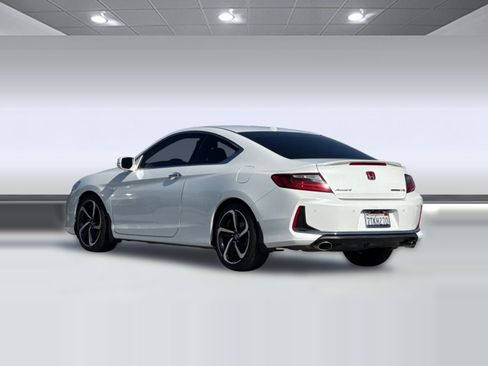 Used 2016 Honda Accord Touring image 3