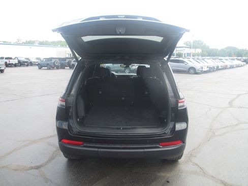 Used 2024 Jeep Grand Cherokee Altitude AWD/4WD image 8
