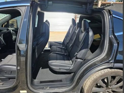 Used 2018 Tesla Model X 75D AWD/4WD image 4