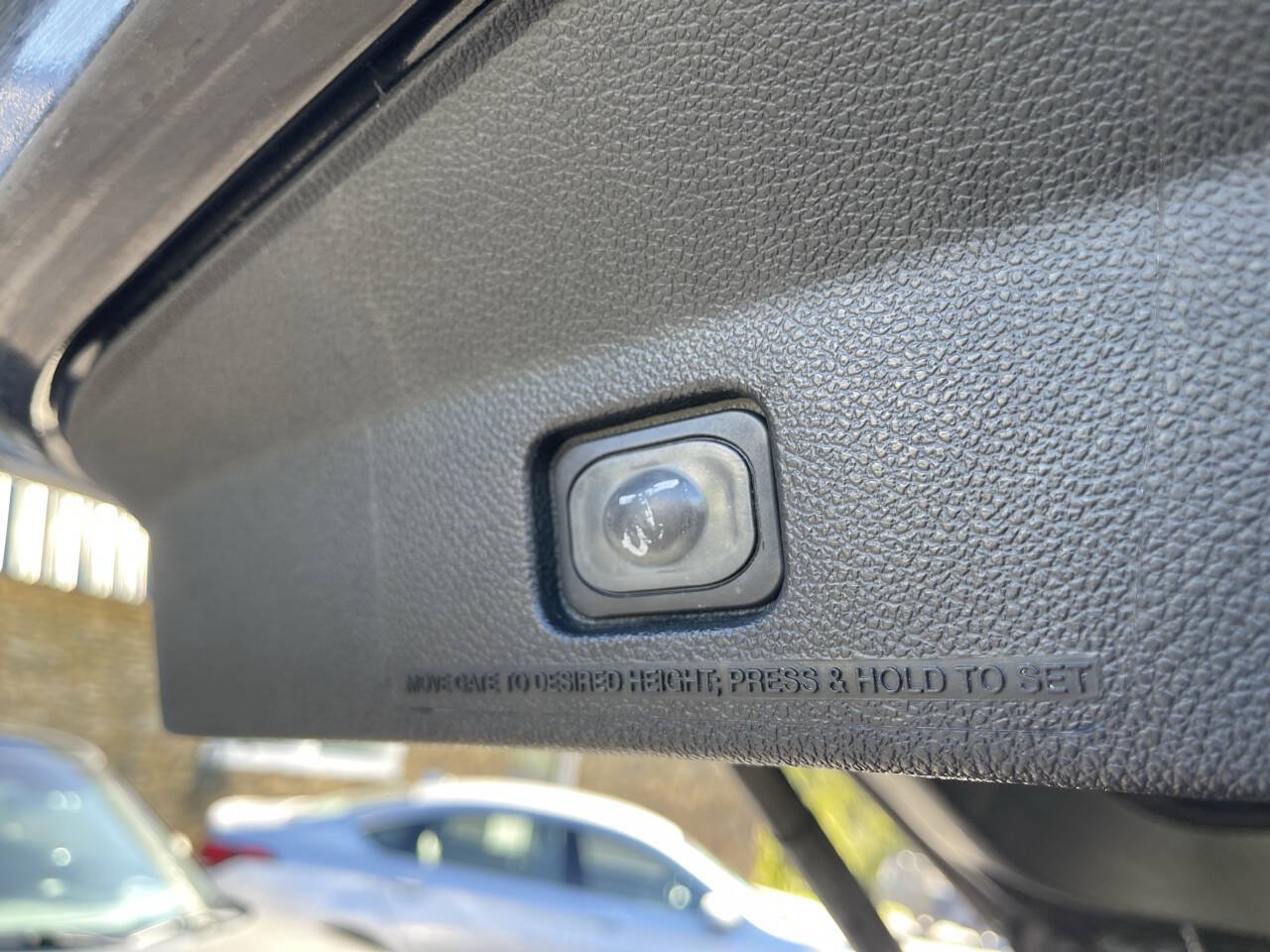 Used 2019 Ford Explorer XLT w/ Equipment Group 202A AWD/4WD image 15